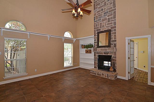 Building Photo - 340 Raintree Dr