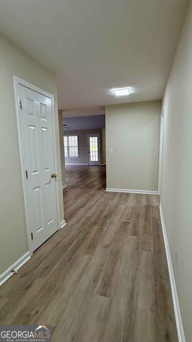 Building Photo - 2336 Pettit Dr