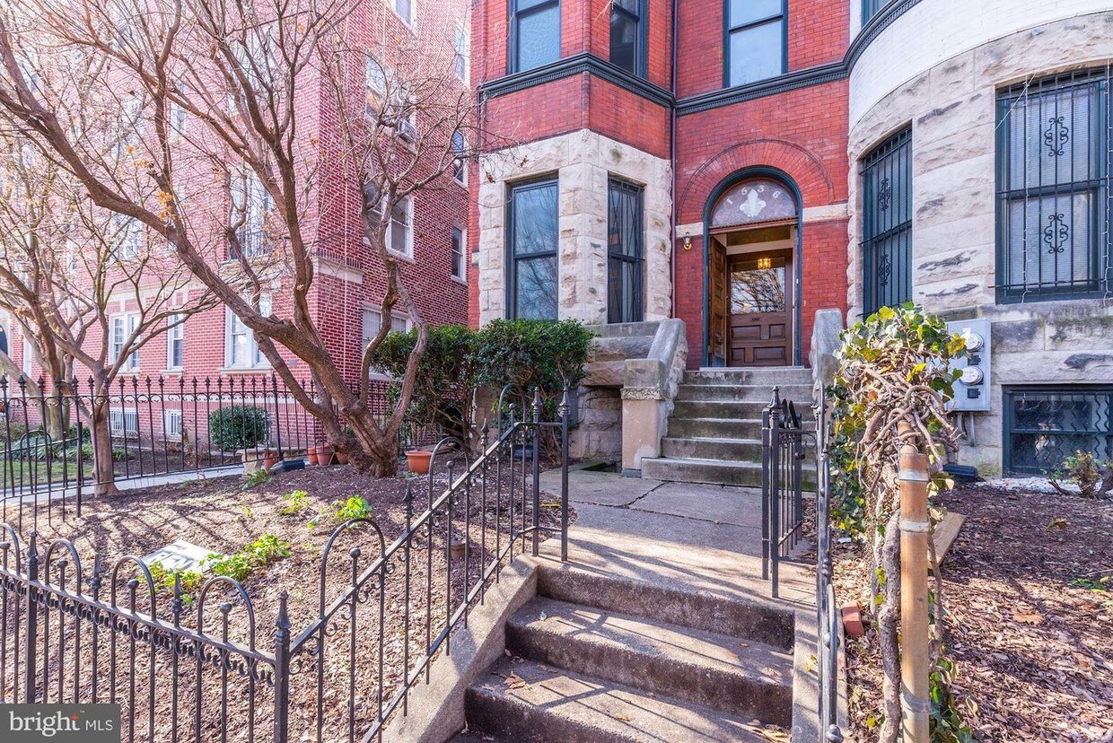 Primary Photo - 1536 17th St NW