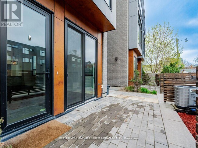 Photo du bâtiment - 33 Achtman Lane