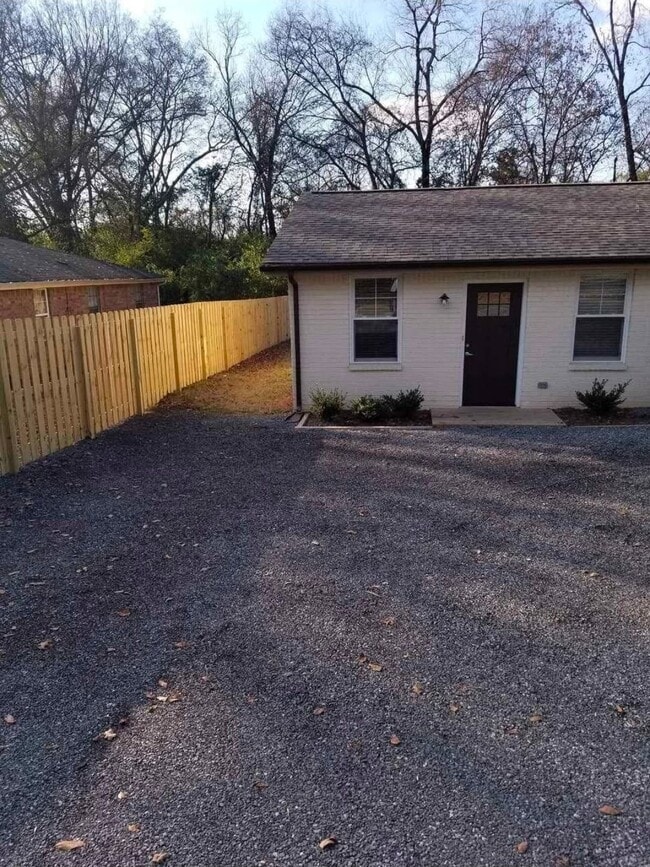 Building Photo - 3112 Keeling Ave