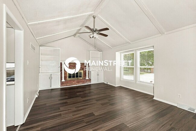 Foto del edificio - 4 Bedroom Pet-Friendly Home in BLUE SPRINGS, MO with Main Street Renewal