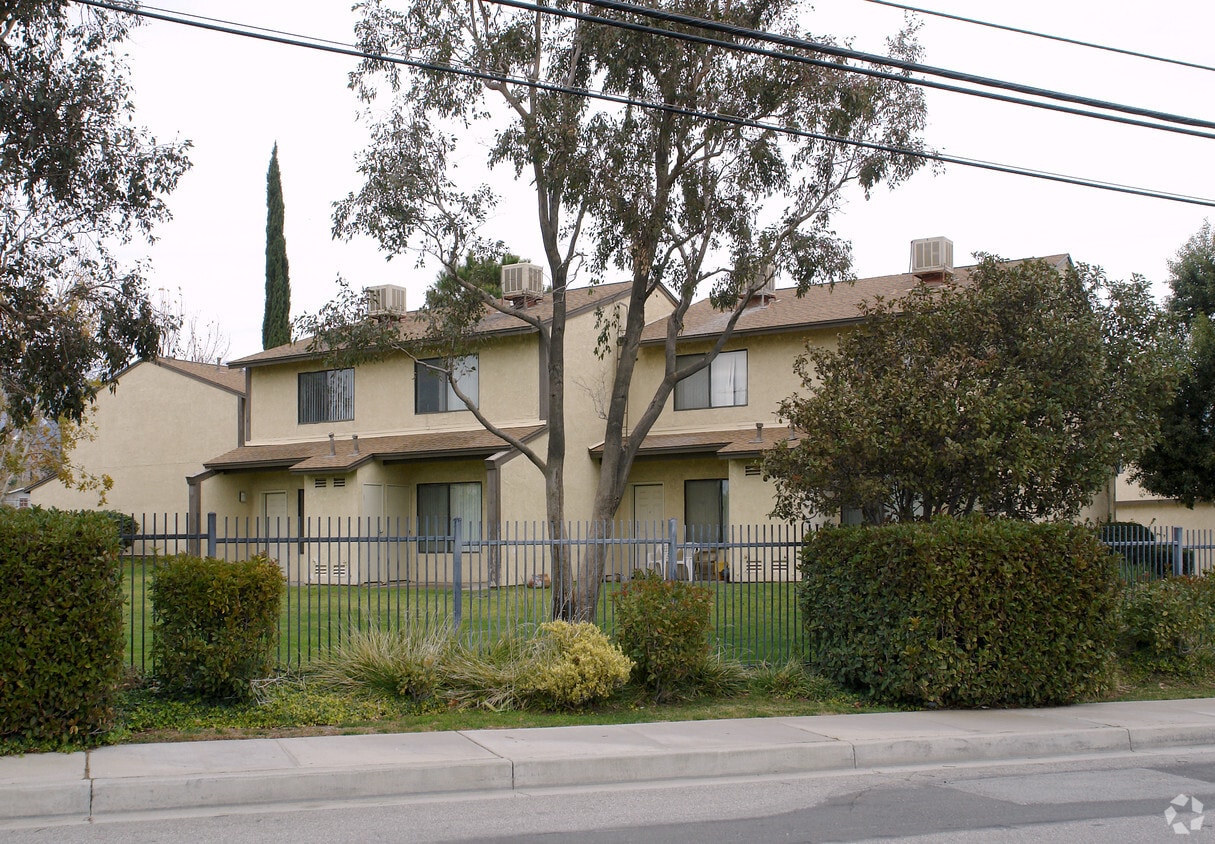 Primary Photo - 975 E Williams St