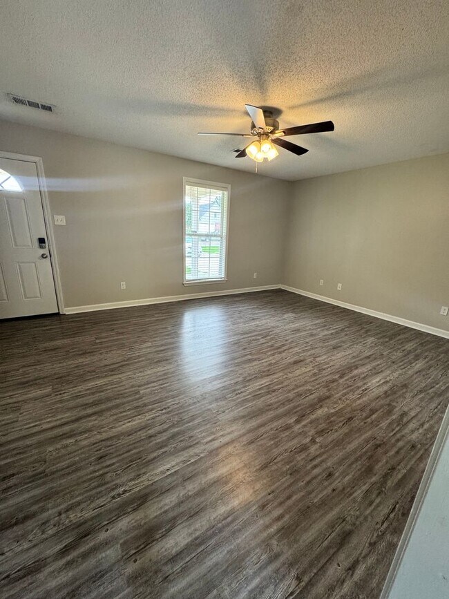 Foto del edificio - 386 Wylie Dr