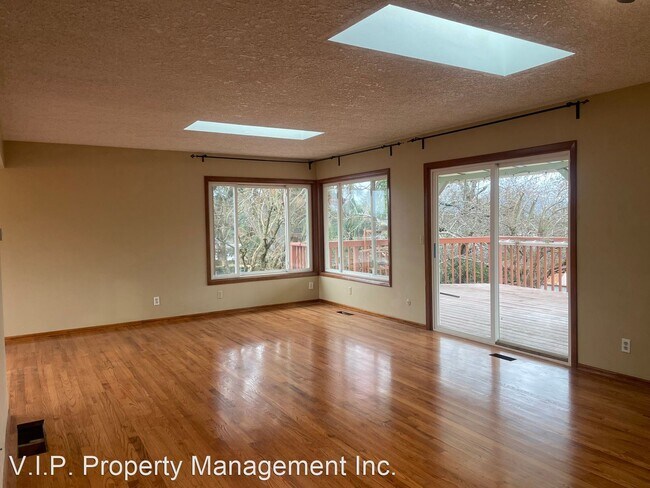 Building Photo - 4 br, 3 bath House - 3606 NE 131st Pl