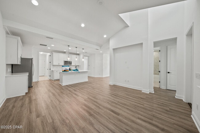 Building Photo - 9000 Parrot Pl