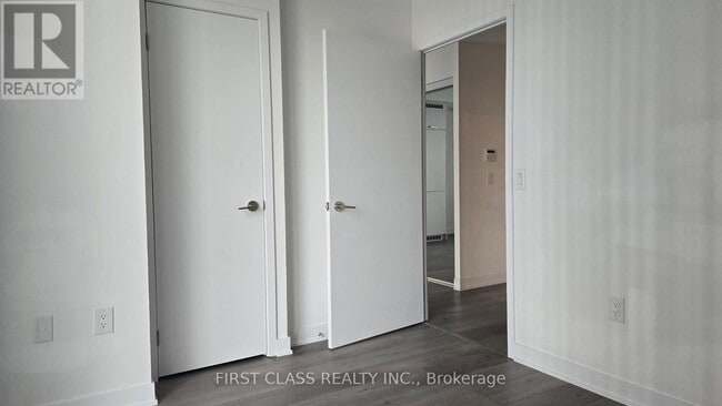 Building Photo - 10 Honeycrisp Cres