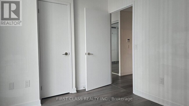 Photo du bâtiment - 10 Honeycrisp Cres