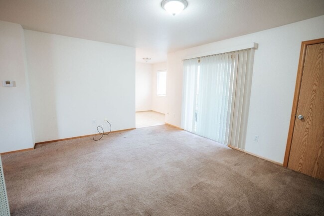 Building Photo - 688 Summer St