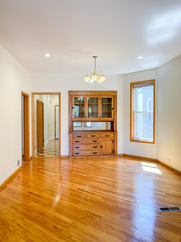 Primary Photo - 1613 W Berwyn Ave