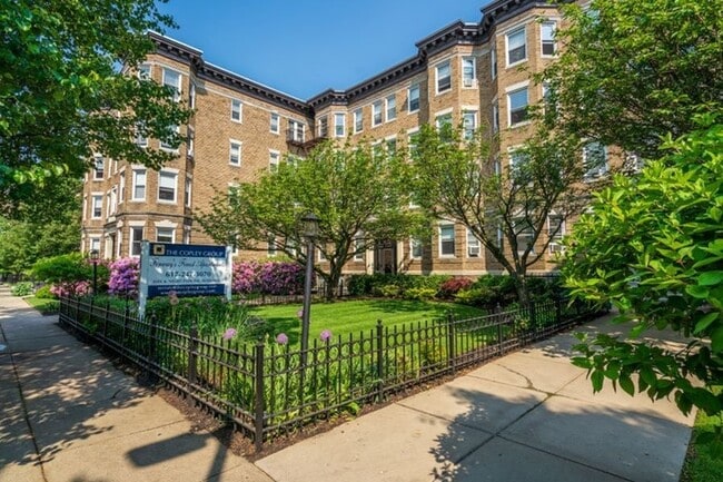 Building Photo - 111 Queensberry St