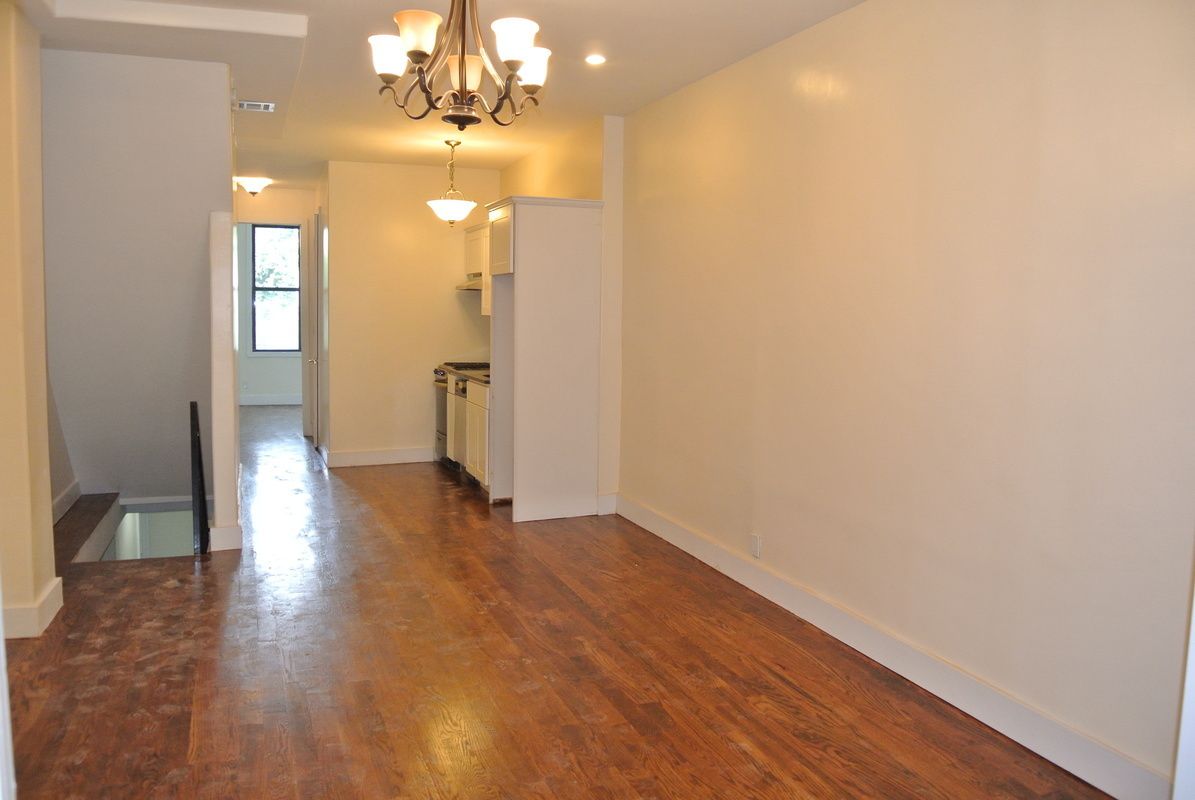 Primary Photo - 170 Stockholm St