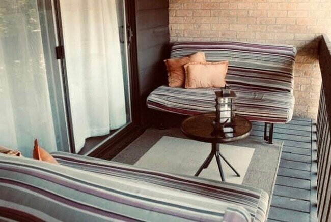 Foto del edificio - 6103 Knoll Valley Dr