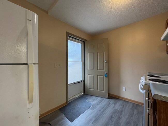 Building Photo - Cozy 1 Bedroom Home Located within Walking...