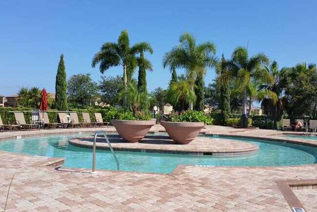 Foto del edificio - 7121 River Hammock Dr