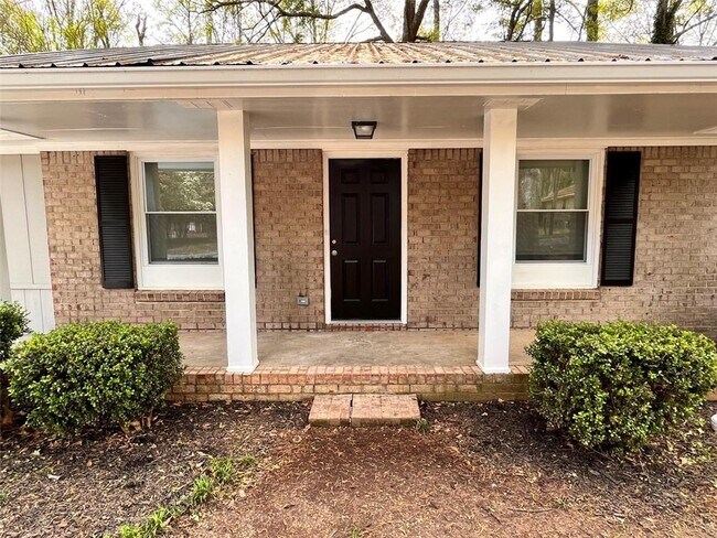 Building Photo - 405 Shamrock Dr