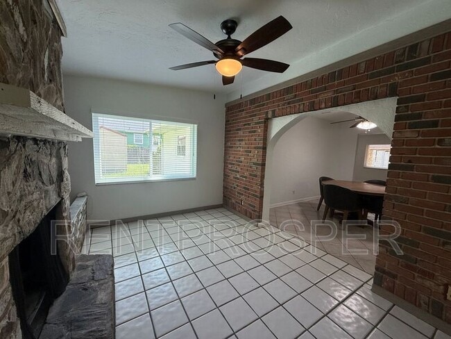 Building Photo - 1071 Blake St