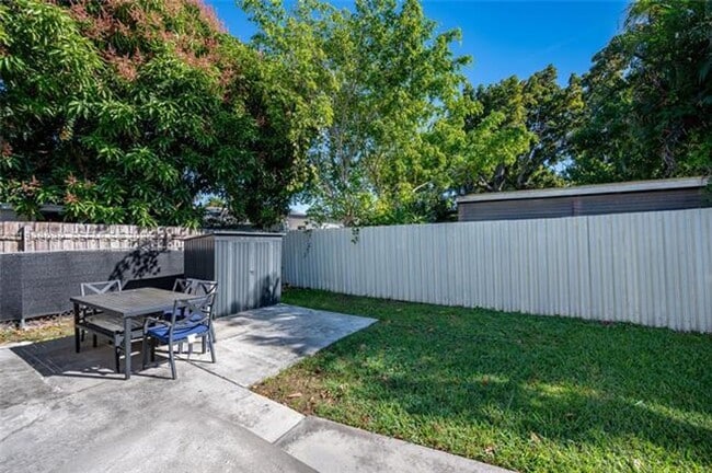 Foto del edificio - 3077 SW 5th St