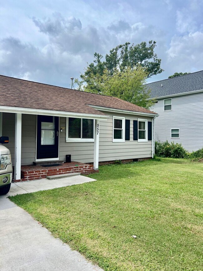 Building Photo - 2BD/1BA Home minutes from Norfolk Base!  C...