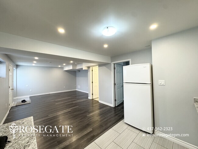 Photo du bâtiment - Spacious 2-Bedroom Basement Apartment with In-Unit Laundry – Mississauga