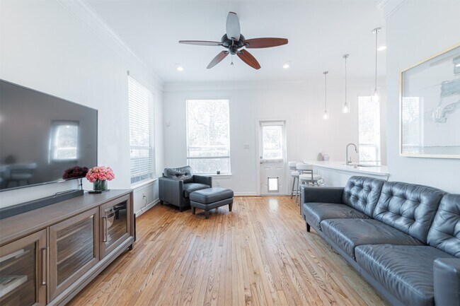 Foto del edificio - 3325 New Garden View Ln