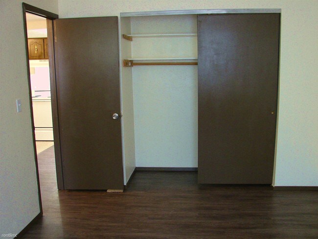 Building Photo - 2508 Eastview Dr