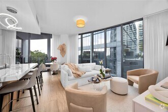 Building Photo - 2831 S Bayshore Dr