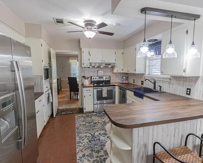 Photo - 10965 Goodwood Blvd House