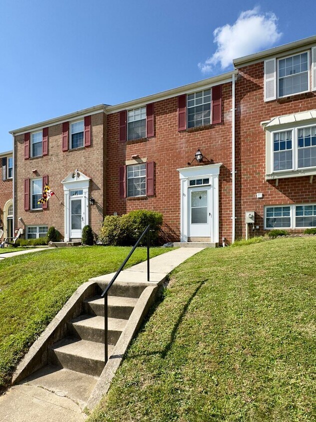 Primary Photo - Charming 3Bedroom/2.5Bath Townhome in Mays...