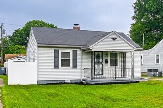 Building Photo - 2232 E Riverside Dr