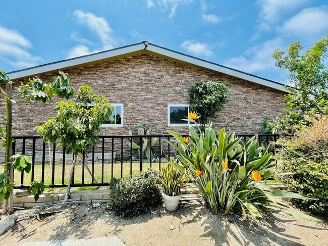 Building Photo - 17381 Jacquelyn Ln