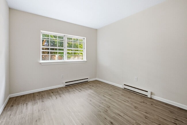 Building Photo - 97 Fern St