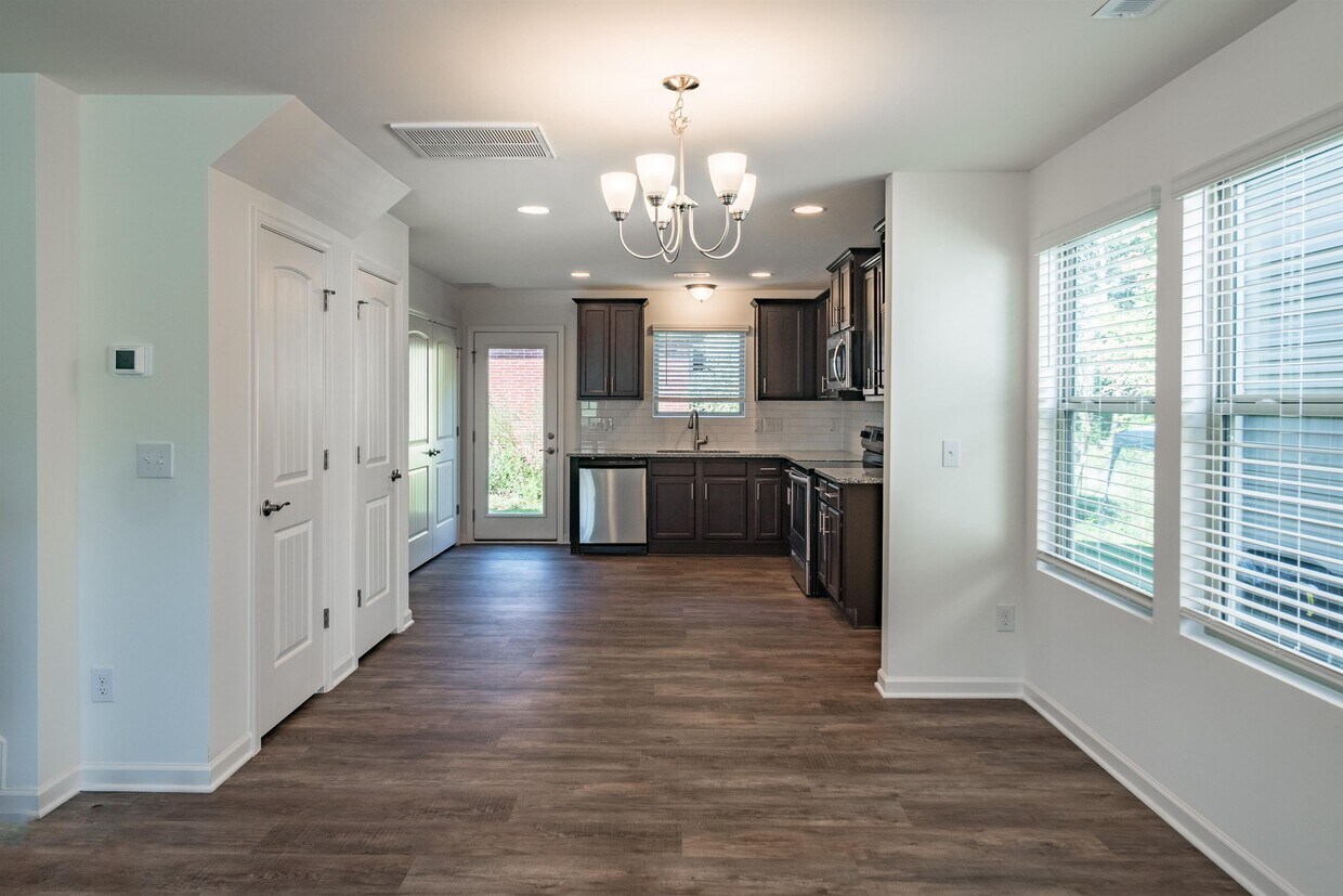 Foto principal - 1224 Haybrook Ln