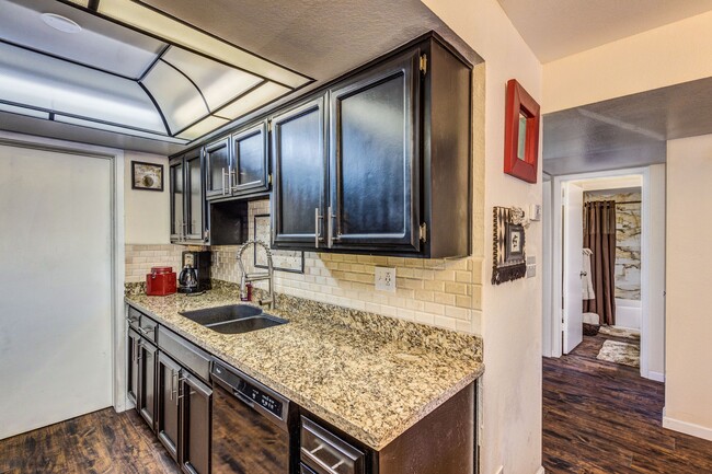 Foto del edificio - 11044 N 28th Dr