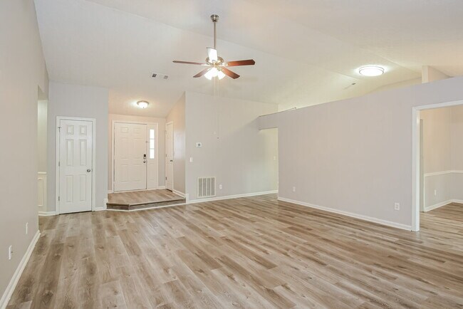 Foto del edificio - 110 River Oaks Dr