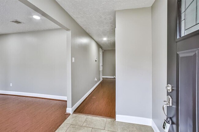 Building Photo - 3619 Fiddlers Green Dr