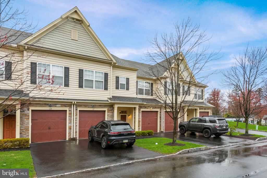 Foto principal - 105 Bradbury Drive
