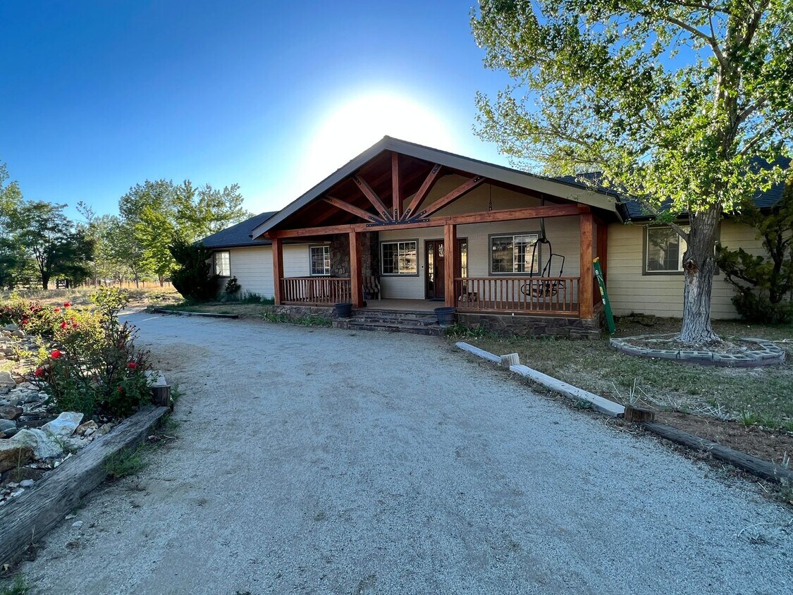 Primary Photo - BEAUTIFUL Mountain Home