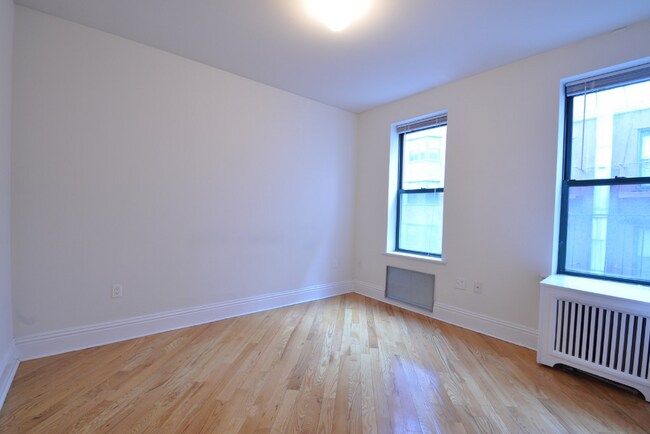 Foto del edificio - 130 E 70th St