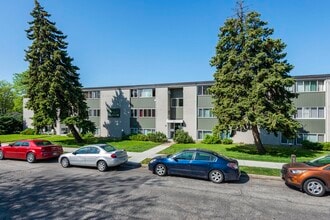 Building Photo - Hyde Park Apartments