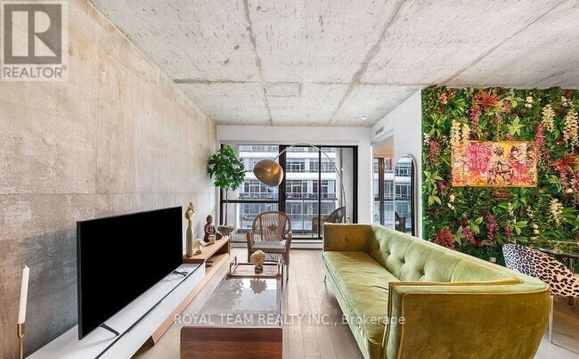 Building Photo - 39 Brant St