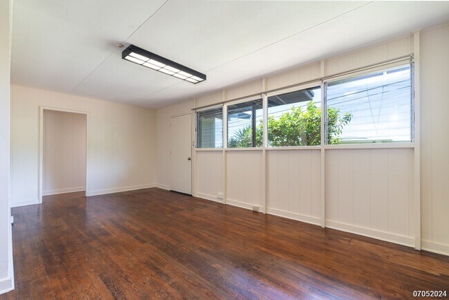 Building Photo - Spacious 4 bd / 2 ba home in Kaneohe