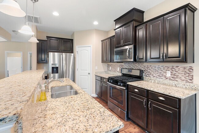 Foto del edificio - Beautiful 4BR, 2.5BA End Unit Townhome in East Raleigh - Available Now!