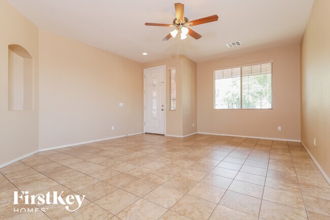 Foto del edificio - 2743 N 153rd Dr