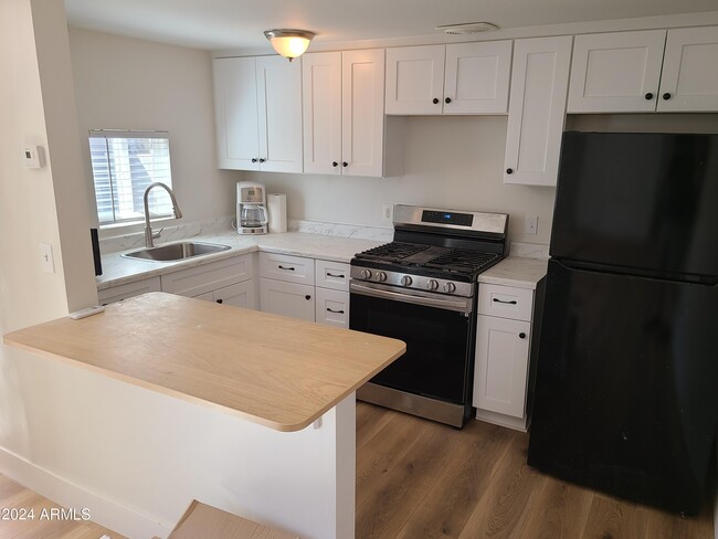 Building Photo - 145 W Wickenburg Way