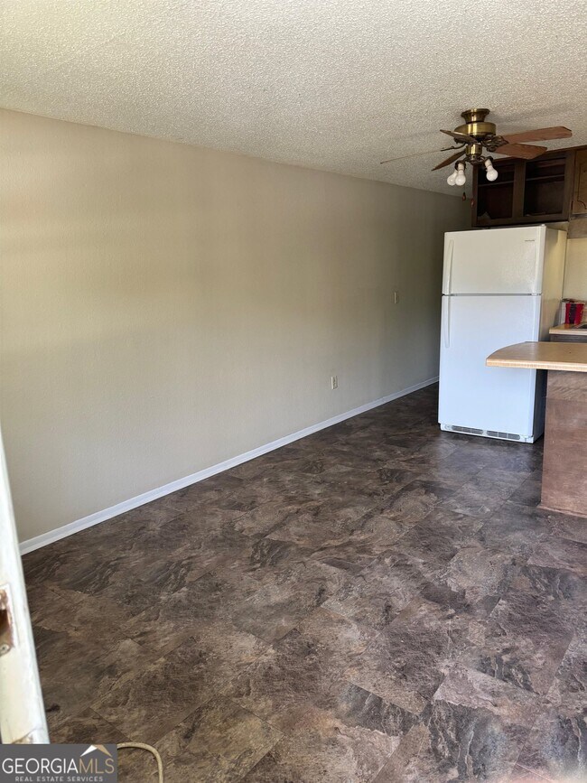 123 Lanier Dr Unit 7, Statesboro, GA 30458 Room for Rent in