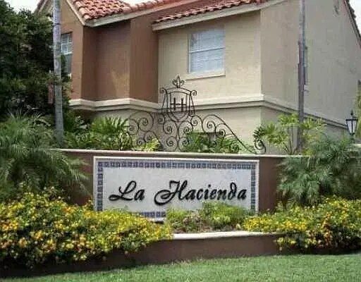 Foto del edificio - 18320 NW 68th Ave