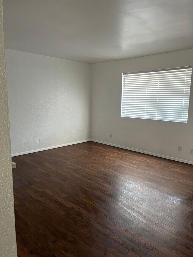 Building Photo - ***4 BEDROOM/2 BATHROOM IN PRESCOTT VALLEY***