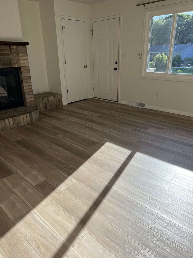 Building Photo - 1459 Westview Dr