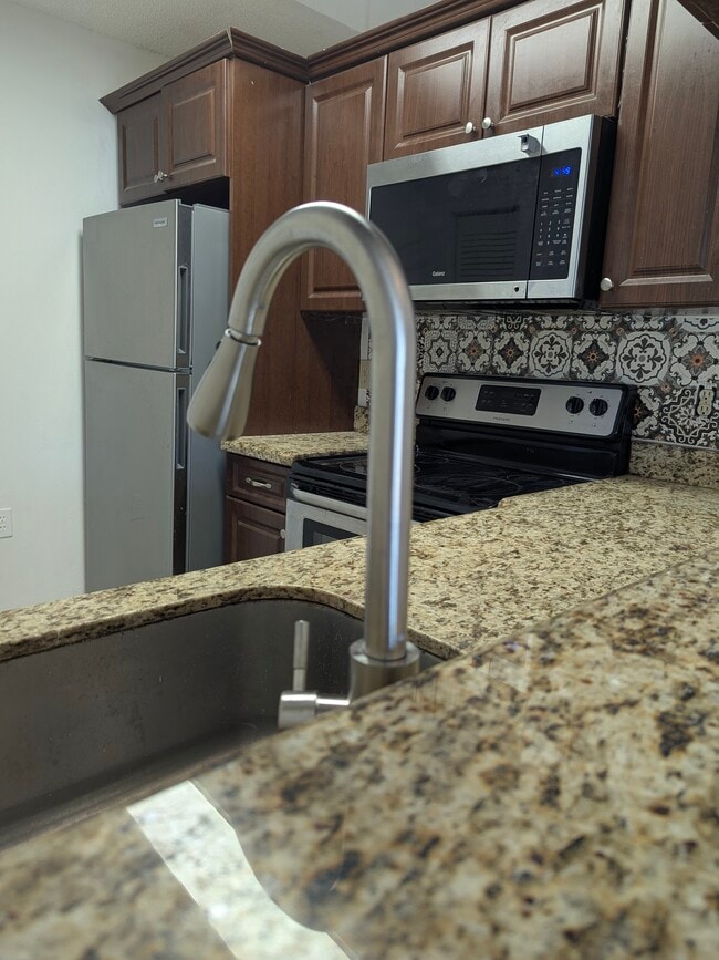 Foto del edificio - 18203 Glenmoor Dr